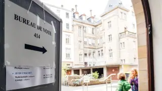 При рекордной явке состоялись досрочные парламентские выборы во Франции