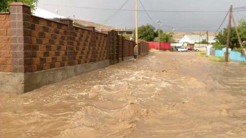 Потоп в Жанатасе. 07.07.2024. Кадр видео из соцсетей