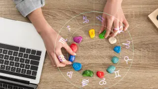 Гороскоп на сегодня: кому ждать радостных событий, а кому быть серьезнее