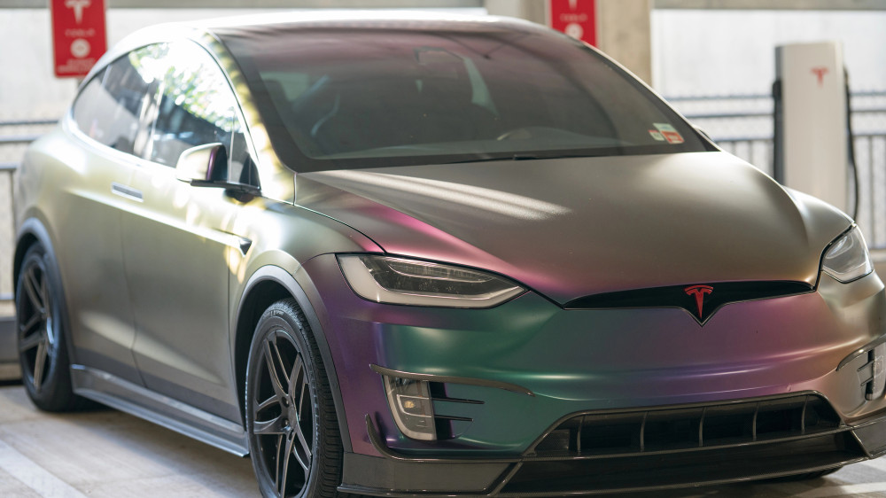 Доля Tesla на рынке электромобилей в США упала ниже 50%