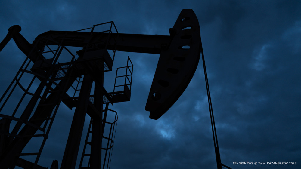 Цена нефти Brent упала ниже 85 долларов за баррель