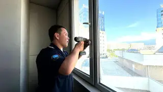 Сколько малышей выпало из окон в Казахстане: пугающая статистика