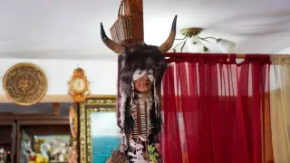 Қуыршақтар, Қонаевтың шкафы, ерекше мүсіндер. Алматыдағы "Шайтан базардағы" бір күн