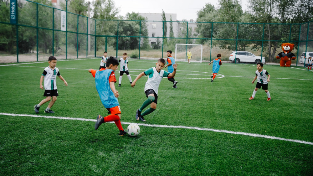 100 добрых дел: Halyk Bank подарил жителям Семея новое футбольное поле