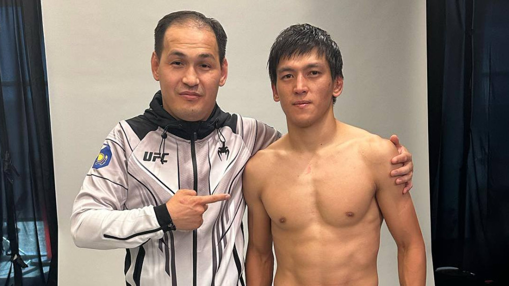 Поединок казахстанского бойца UFC отменен из-за травмы