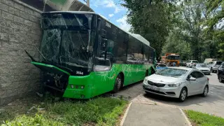 ДТП с участием автобуса произошло в Алматы: есть пострадавшие