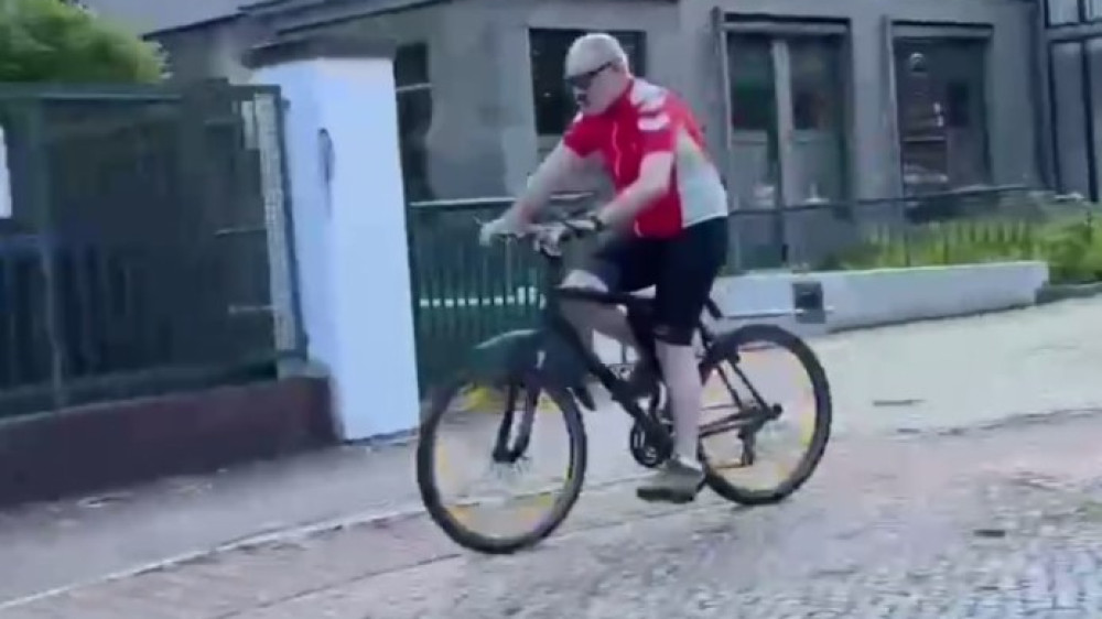 Премьера Армении Пашиняна заметили на велосипеде в Берлине