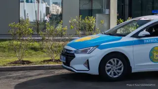 "Подъезжают к девушкам познакомиться": полицейских обвинили в приставаниях в Астане