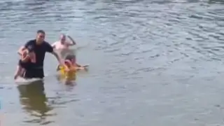 Отплыли далеко от берега: дети едва не утонули на Иртыше в Семее