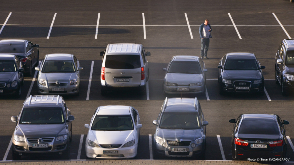 Алматинцев стали чаще штрафовать за парковку авто, и вот почему