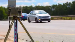 Перейти на скрытую фиксацию нарушений ПДД могут разрешить полицейским