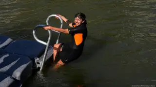 Мэр Парижа искупалась в Сене, чтобы доказать ее безопасность