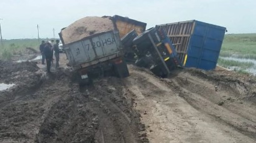 Разрушенные паводком дороги до сих пор не восстановили в Костанайской области