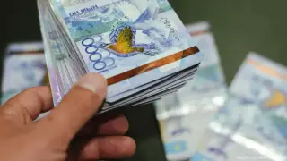 Чиновник требовал 380 миллионов тенге от подчиненной: суд вынес приговор