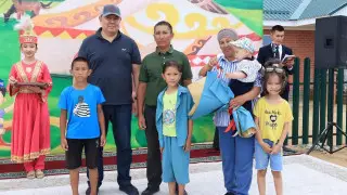 Не сдерживая слез: Пострадавшие от паводка в Костанайской области отмечают новоселье