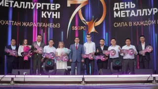 Квартиры и машины: как в Казахстане чествуют металлургов