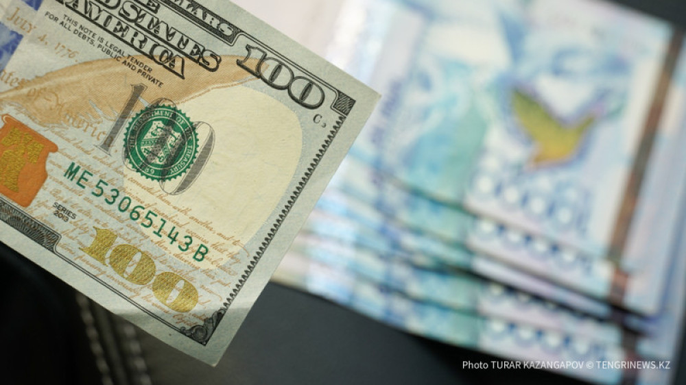 Тенге укрепляется к основным валютам в обменниках Казахстана