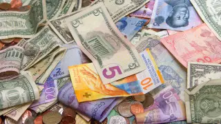 Сколько стоят доллар, евро и рубль в обменниках Казахстана