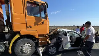 Авто всмятку: люди чудом выжили в жестком ДТП в Актау