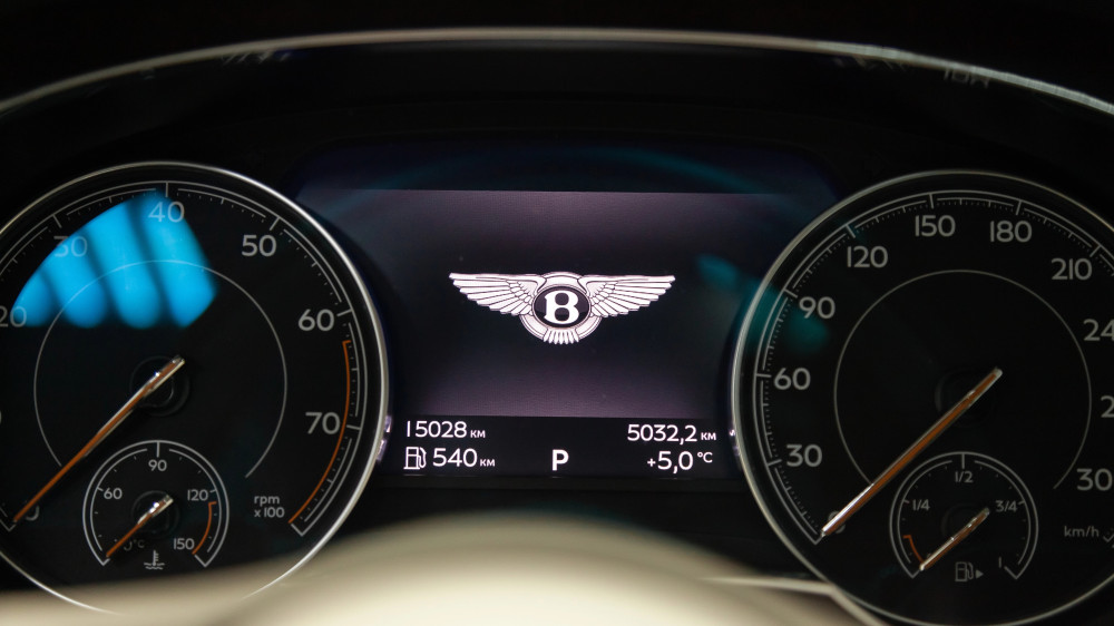Bentley за 46 миллионов и ГАЗ за 78 тенге: за сколько продают авто чиновников