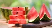 Как не отравиться арбузом, рассказали врачи