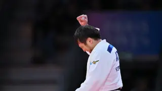 Разница в 44 года: фотография олимпийских чемпионов из Казахстана стала вирусной