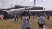 Названо количество пострадавших при сходе вагонов пассажирского поезда в России