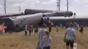 Названо количество пострадавших при сходе вагонов пассажирского поезда в России
