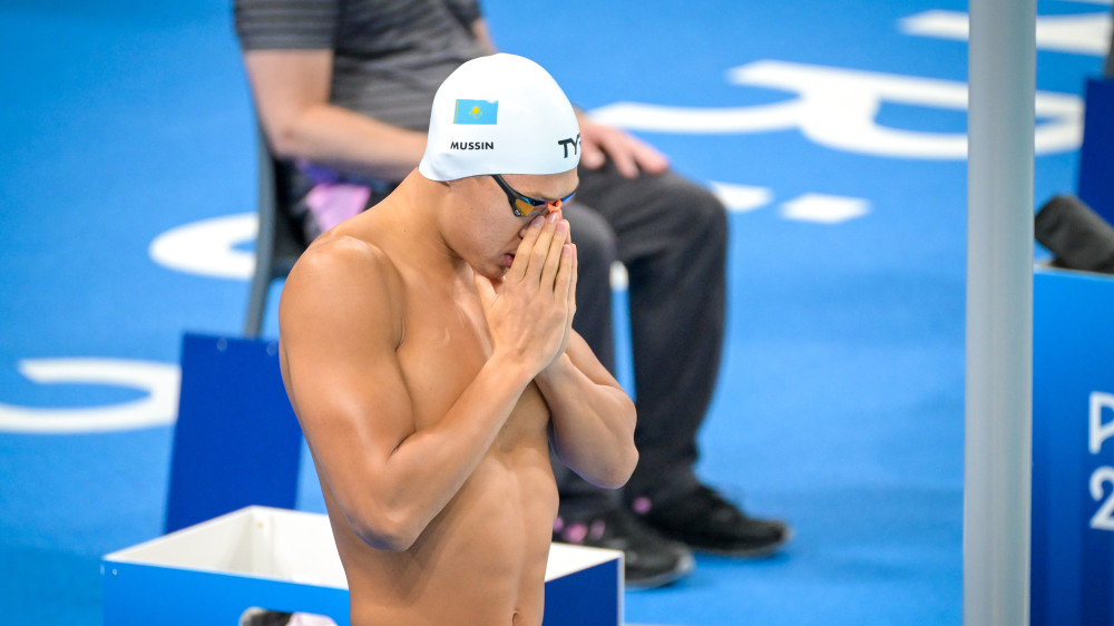 Казахстанский пловец уступил в дебютном заплыве на Олимпиаде