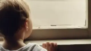 В Темиртау выпал из окна и погиб шестилетний ребенок