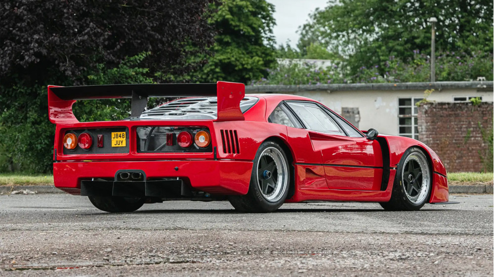 Единственный в мире Ferrari F40 с двигателем V12 уйдет с молотка