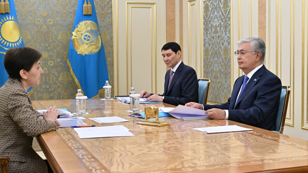 Соцпомощь для казахстанцев и цифровая карта: Президент Токаев принял Дуйсенову