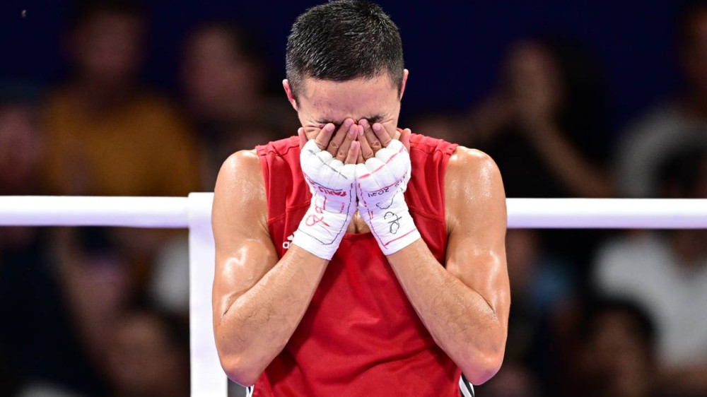 Боксер Сакен Бибосынов проиграл Хасанбою Дусматову раздельным решением на Олимпиаде