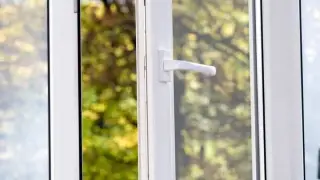 Годовалый ребенок выпал из окна 5-го этажа в Астане