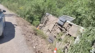 Автобус с туристами перевернулся в России