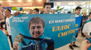 Яблоку негде упасть: как встречали наших олимпийцев в аэропорту Алматы