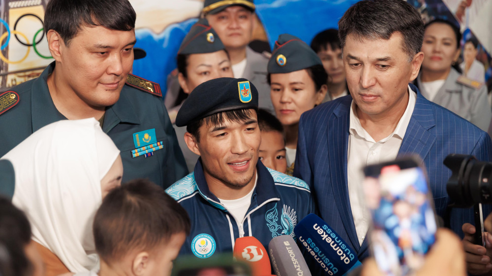 Казахстанскому призеру Олимпиады сделали дорогой подарок