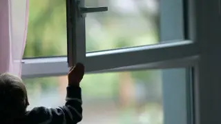 Годовалый ребенок выпал из окна в Астане