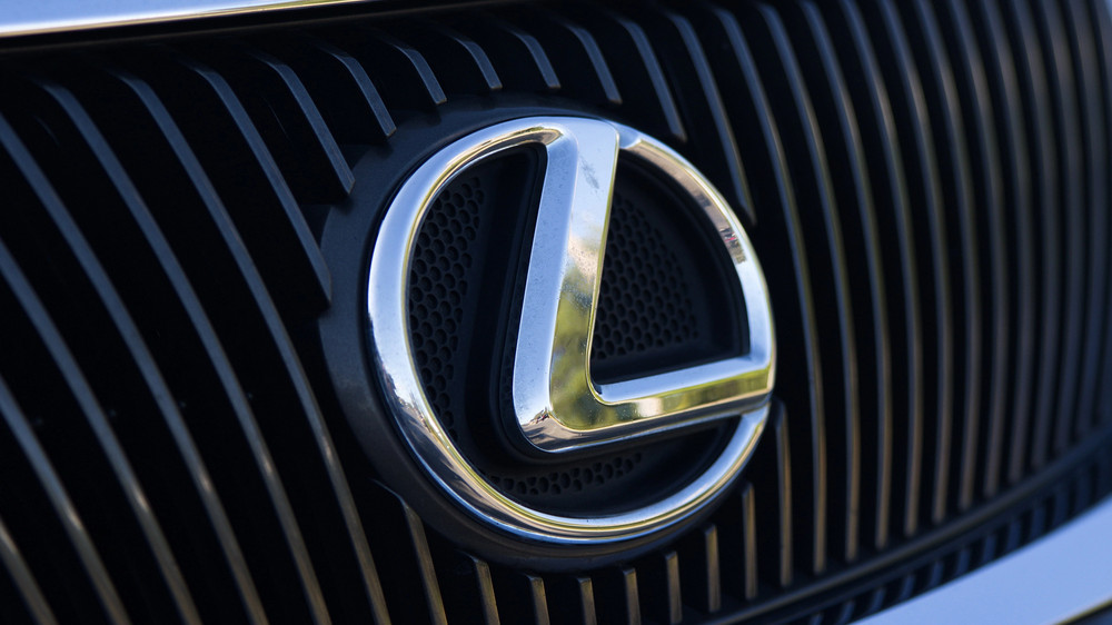 Lexus, Toyota и Kia: на чем еще ездят чиновники Восточного Казахстана