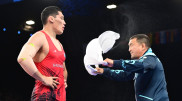 Разгромом обернулась схватка казахстанца с чемпионом мира на Олимпиаде