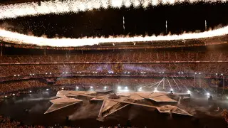 Летающий Том Круз и потухший огонь: чем шокировало закрытие Олимпийских игр