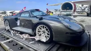 Загадочный Porsche заметили в аэропорту Лос-Анджелеса