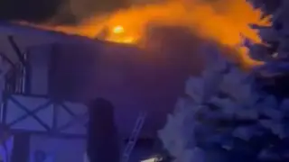 Крупный пожар в Алматы: кафе горит на "Атакенте"