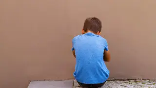 Оторванные от общества: эксперты назвали количество детей в интернатах