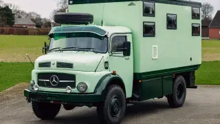 Кемпер, созданный на базе старинного пожарного грузовика Mercedes-Benz, выставили на продажу