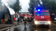 Пожар в Алматы: горят боксы под СТО