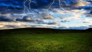 Грозовые дожди, град и ветер: погода в Казахстане на понедельник, 19 августа