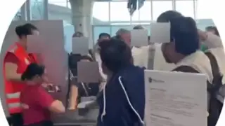 Погром в аэропорту Алматы пассажирами FlyArystan: на одну из зачинщиц завели дело