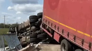 Фура везла товар в Москву и попала в ДТП близ Актобе: видео