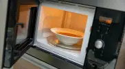 Названы продукты, которые нельзя разогревать в микроволновке